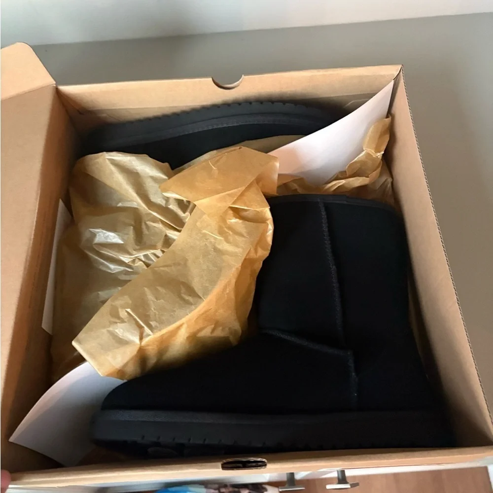Koolaburra Black Koola Short Winter Boots Size 8 NEW